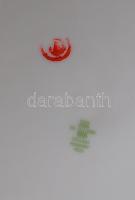 Zsolnay 24 részes 6 személyes vadászmintás étkészlet. Jelzett, teljes, jó állapotban, 1 tál alján le...