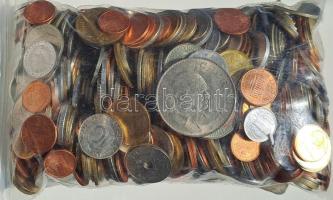 Vegyes, magyar és külföldi érmetétel mintegy ~2kg súlyban T:AU,XF Mixed, Hungarian and foreign coin ...