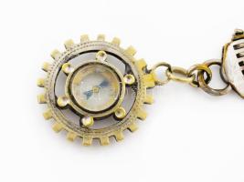 cca 1920/30 Ezüstözött réz tisztilánc iránytű függővel, kopással, h: 15 cm