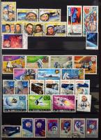 Űrkutatás motívum tétel sorokkal, blokkokkal, 8 fekete lapos, A/4-es berakóban