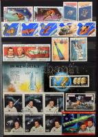 Űrkutatás motívum tétel sorokkal, blokkokkal, 8 fekete lapos, A/4-es berakóban