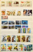 Vegyes összeállítás, benne madár és egyéb motívumok, sok NDK, Kanada stb. 8 lapos, A/4-es berakóban