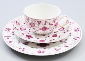 cca 1940 August Warnecke "China Purpur" egyszemélyes reggeliző szett, csésze alátéttel és desszertes tányér. Jelzett, d: 18,5 cm