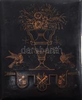 cca 1870-1880 Régi, dekoratív bőrkötésű fotóalbum, benne összesen 25 db keményhátú fotóval (vizitkártyák), mind neves személyeket ábrázolnak: uralkodók, politikusok, tábornokok, írók, költők, filozófusok, stb. (köztük több grafikák után készült fényképpel); az album sérült, hiányzó gerinccel, szétvált borítóval, 27x21,5x5,5 cm