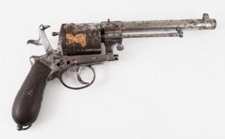 Gasser M1870 osztrák-magyar lovassági revolver, cca. XIX. század vége, jelzett, a fegyver több részén sorozatszámmal, kissé viseltes, rozsdafoltos, 31x16 cm // Gasser M1870 Austro-Hungarian cavalry revolver, ca. late 19th century, marked, with serial number on several parts, sligtly worn, with rust stains