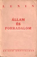 Lenin, [Vlagyimir Iljics]:  Állam és forradalom. A marxizmus tanítása az államról és a proletariátus feladatairól a forradalomban. [Budapest, 1945]. "Szikra" Könyvkiadó (Szabadság Pécsi Nyomda Kft.) 126 p. Vlagyimir Iljics Lenin (1870-1924) bolsevik forradalmár, ideológus, politikus társadalom- és forradalomelméleti értekezése 1917-ben keletkezett, az 1917-es februári orosz forradalom, illetve a szovjetrendszert megalapító októberi bolsevik puccs között. Értekezésében a háborúba keveredett kapitalista államot, mint az imperializmus szörnyetegét mutatja be, mely szétzúzatásra ítéltetett, hiszen elsődleges feladata az osztályharcot folytató munkásosztály ellehetetlenítése és nyomorban tartása. Az értekezés az 1848-as és 1870-es párizsi forradalmak marxi és engelsi kommentárjaiból indul ki, számos szenvedélyes hangú kirohanást intéz az imperialista típusúnak nevezett kapitalista állam ellen, megjövendöli annak elhalálozását, illetve a kommunizmus eljövetelének fázisokra bontott folyamatát. A szöveg az 1905-ös és 1917-es orosz forradalmak tanulságait is elemezni próbálja, ám a kézirat a Leninre, mint a bolsevik hatalomátvétel vezetőjére váró feladatok miatt megszakad; e tényre a mű utószava utal is. A nagyívű értekezés első magyar kiadása Rudas László fordításában jelent meg magyarul, 1919-ben, a második edíciót a világháború idején adják ki Moszkvában (1943), illetve Kolozsváron (1945). Példányunk a kolozsvári kiadást csekély lemaradással követő budapesti kiadásból való. Számos oldalon kiemelések, aláhúzások, néhány oldalon ismeretlen szerzőtől származó széljegyzetek. Fűzve, enyhén sérült kiadói borítóban.