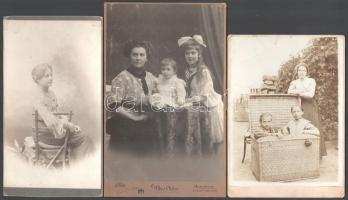 cca 1900-1910 Koós és Róth családokhoz fűződő családi fotók, 4 db keményhátú fotó (közte kabinetfotók Goszleth, Schmidt Ede ill. Uher Ödön budapesti műterméből), a hátoldalon feliratozva, változó állapotban, 18x11 cm és 21,5x13,5 cm között