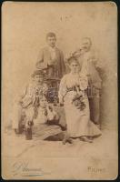 ca 1880 Fiume, borozó és dohányzó magyar társaság kabinetfotója. Nevesített személyek, Antonia D'Ancona műterme, Piazza Andrássy. 11x17 cm