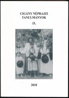 Deáky Zita - Nagy Pál (szerk.): A cigány kultúra történeti és néprajzi kutatása a Kárpát-medencében. A Bódi Zsuzsanna emlékére rendezett történeti-néprajzi konferencia előadásai. (Gödöllő, 2009. február 18-20.) Cigány néprajzi tanulmányok 15. Bp.-Gödöllő, 2010, Magyar Néprajzi Társaság - Szent István Egyetem Gazdaság- és Társadalomtudományi Kar, 395+(1) p. Kiadói papírkötés.