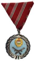 1957. "Szolgálati Érdemérem" zománcozott, ezüstözött bronz kitüntetés mellszalagon NMK 618.