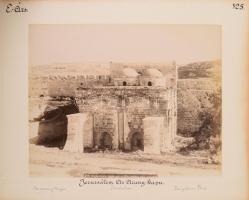 ca 1890 Félix Bonfils (1831-1885): Palesztina, Jeruzsálem, Aranykapu / Zsidók fala (Siratófal), kétoldalas fotó. Cholnoky Jenő földrajztudós és utazó által feliratozott zselatinos ezüst nagyítású fotó saját útjáról kartonon. Teljes méret 38x30 cm /  ca 1890 Félix Bonfils (1831-1885):Palestine, Jerusalem Wall of the Jews / Golden gate double-sided photo. Gelatin silver enlargement photo on cardboard, inscribed by geographer and traveler Jenő Cholnoky. Total size 38x30 cm /