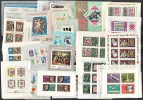 Magyar blokkok és kisívek az 1960-as évektől, 2 borítékban (néhány összetapadt, hibás / stuck together or damaged)