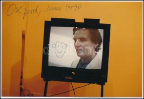 Tót Endre (1937-): Kettős arckép, 1990. Golyóstoll, fotó, papír, jelzés nélkül, Tót Endre autográf feliratával (Oxford, June 1990). Hajtásnyomokkal, apró szakadással. 10x15 cm.