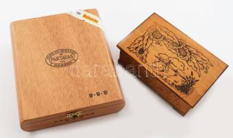 2 db fadoboz: Flor de Tabacos de Partagas Habana szivaros doboz, 18,5x16,5x6 cm + vitorláshajó és virágos mintával díszített, 16,5x10,5x6 cm