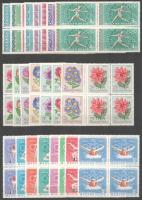 Kis tétel az 1960-70-es évekből négyestömb sorokkal, blokkokkal, 2 db bélyegfüzettel, 2 nagyalakú berakólap minden oldalán (néhány négyestömb rozsdás / stain)