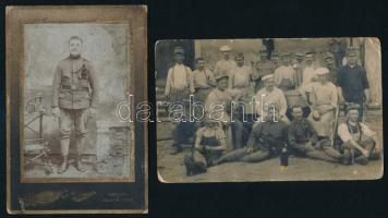 cca 1914 Katonaportré, keményhátú fotó + katonai szakácsokról készült fotólap, sérülésekkel, 13×9 és 9×13 cm