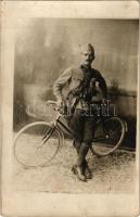 1915 Első világháborús osztrák-magyar katona kerékpárral / WWI Austro-Hungarian K.u.k. military, soldier with bicycle. photo + "K.u.k. FELDPOSTAMT 603" + "GRUPPE G.M. KUTZLNIGG" (EK)