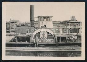 1915 S.M.D. Esztergom, a Dunai Flottila szállító hajójának használt hajó fényképe 6x9 cm  Starboard side of the midship section of S. M. D. Esztergom who was used by the Danube fleet. at the dock in Újpest. Her name and the MFTR initials are displayed on the paddlewheel cover.