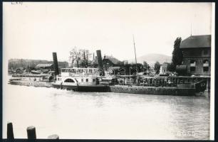 S.M.D. Goliath a Dunai Flottila vontató hajójának használt hajó fényképe későbbi nagyítás 18x14 cm  Black-and-white modern reproduction from an original negative (horizontal, 18.0 cm x 11.8 cm). Full portside view of Goliath at dock.