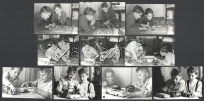 cca 1960-1970 Gyerekek játékokkal, 10 db fotó, 6×9 cm