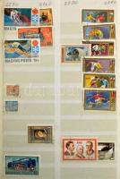 Modern magyar tétel, egy része többpéldányos rendező, 32 lapos, A/4-es berakóban (ragasztott gerinc)