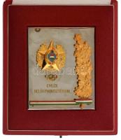 1970 k. "Emlék - Belügyminisztérium" műgyantás, aranyozott rátétes emlékplakett olimpiai logóval, eredeti tokban (~90x104mm) T:AU (eredetileg PP)