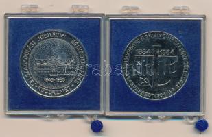 1984. "Magyar Bélyeggyűjtők Országos Szövetsége / Levélbélyeggyűjtők első hazai egyesülete Budapest 1984. április 27." kétoldalas, ezüstözött fém emlékérem eredeti, plombált "ÁPV" műanyag tokban (42,5mm) + 1985. "Magyar Bélyeggyűjtők Országos Szövetsége / Felszabadulási Jubileumi Bélyegkiállítás - Kecskemét 1945-1985" kétoldalas, ezüstözött fém emlékérem eredeti, plombált "ÁPV" műanyag tokban (42,5mm) T:AU