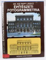 Kis Papp László: Építészeti fotogrammetria. Bp., 1981, Műszaki Könyvkiadó. 172p. Vászonkötésben, papír védőborítóval, jó állapotban.