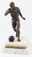 Bozsik József (1925-1978) labdarúgó bronz szobra. Patinázott bronz, márvány talapzaton, m: 20 cm