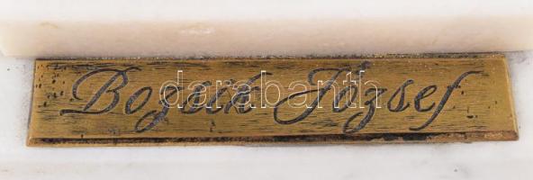 Bozsik József (1925-1978) labdarúgó bronz szobra. Patinázott bronz, márvány talapzaton, m: 20 cm