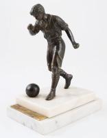 Bozsik József (1925-1978) labdarúgó bronz szobra. Patinázott bronz, márvány talapzaton, m: 20 cm