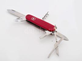 Victorinox és Mikov bicska, egyik sérüléssel, h: 9 cm