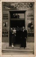 Eger, Medvecz Vince italmérése "A Török főhöz", kocsma, Dreher söröző, előtte a tulajdonos és családja. Vörösmarty utca 63. photo (ragasztónyomok / glue marks)