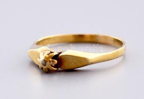 Arany (Au) gyűrű, m: 58, jelzett, 14k, nettó 1,7g