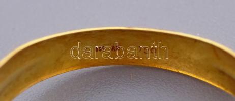 Arany (Au) gyűrű, m: 53, jelzett, 18k, kövekkel, bruttó 2,4g