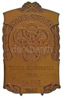 Svédország 1942. "Nynäs-Játékok - Tenisz férfi páros döntő 2. díj" egyoldalas bronz díjérem, hátoldalán "A.RITTER STOCKHOLM" gyártói jelzéssel (~34x56mm) T:AU Sweden 1942. "Nynäs-Spelen - Tennis Herrdubbel final 2:A pris" one-sided bronze award medal, with "A.RITTER STOCKHOLM" maker's mark on the reverse (~34x56mm) C:AU