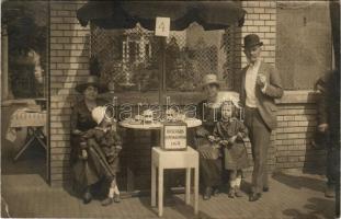 Ismeretlen település, Országos Gyermekvédő Liga felirat, 4-es számú stand. photo (EB)