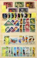 Magyar összeállítás az 1950-es évektől 10 lapos közepes berakóban és néhány stecklapon, benne sorok és blokkok kb a 2000-es évekig, néhol több példányban