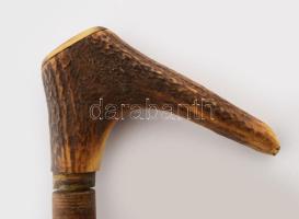 Sétabot, agancs markolattal, h: 84 cm