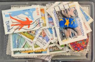 Franciaország több száz darab bélyeg a 2000 utáni évekből ömlesztve, csak eurós értékek