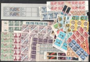 Sok száz darab bélyeg tömbökben, ívdarabokban, közte Kína