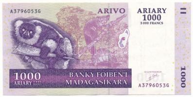 Madagaszkár 2004. 1000A / 5000Fr "A 3796053 G" T:F, szép papír
Madagascar 2004. 1000 Aria...