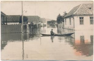 1912 Fogaras, Fagaras; Olt áradása, árvíz, csónak / flood, boat. photo (fl)