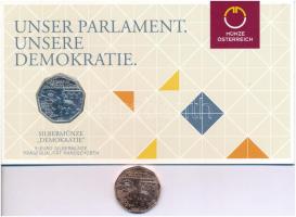 Ausztria 2022. 5E Ag "Demokrácia" karton díszlapon + 5E Cu "Demokrácia" T:BU Austria 2022. 5 Euro Ag "Democracy" on cardboard sheet + 5 Euro Cu "Democracy" C:BU Krause KM#3342