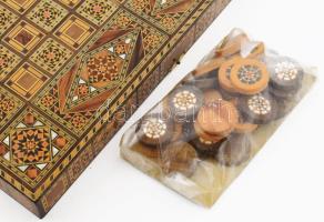 Gazdag intarziás keleti sakk és ostábla, gyöngyház részekkel, kopással, 40x40 cm