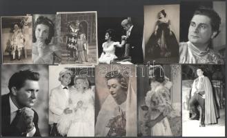 11 db színészeket és énekeseket ábrázoló fotó, 9×11 cm