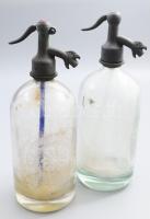 cca 1933 Fail József Alsógalla 2 darab fejazonos sasfejes szódásüveg, minimális ütődésnyomokkal, m: 30 cm