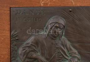cca 1930 Domenico Peterlini: Dante száműzetésben című festménye alapján készült bronz falikép, fa la...