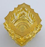 cca 1960 Sklo Union cseh iparművész gyertyatartó, jelzés nélkül, aljánál kis pattogzással, 9x7 cm