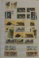 USA sok példányos rendező 2 db 30 lapos A4-es berakóban. Tartalmas anyag sok száz bélyeggel